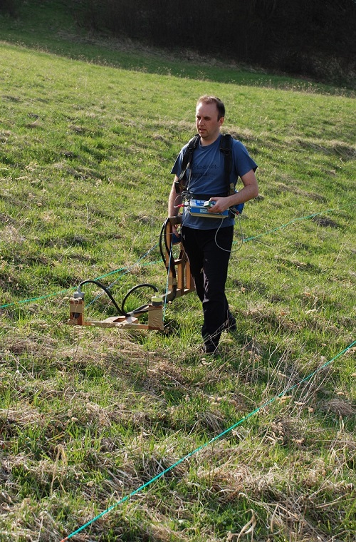 Magnetometerprospektion im Vorfeld der Ausgrabungen in Pfaffenhofen-Hörtenberg