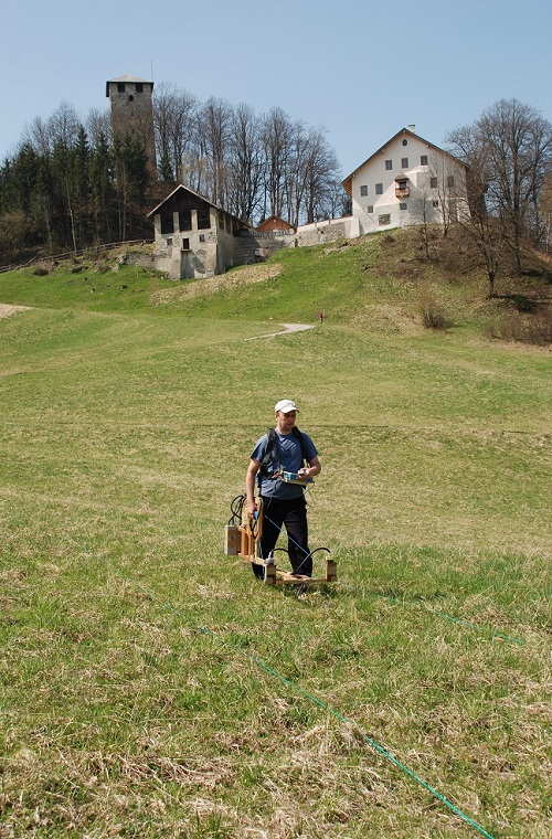 Magnetometerprospektion im Vorfeld der Ausgrabungen in Pfaffenhofen-Hörtenberg